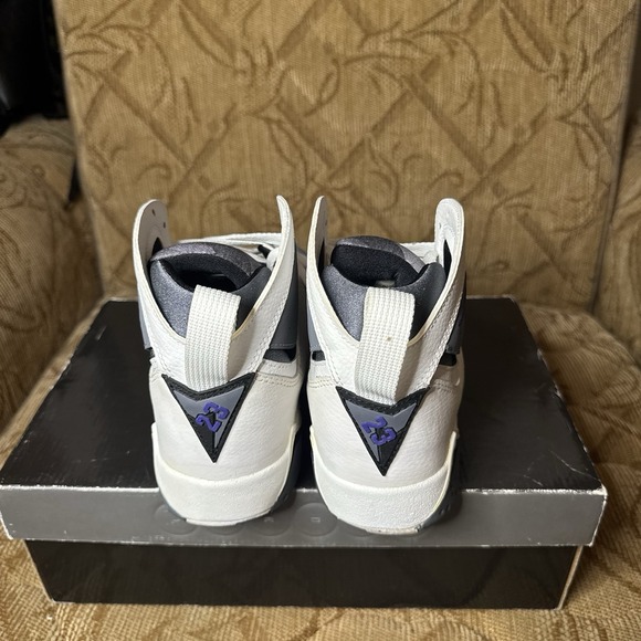 NIKE AIR JORDAN 7 RETRO (GS) White/Varsity Purple-Flint Grey Sz 6.5Y 304774-151 - Picture 6 of 10